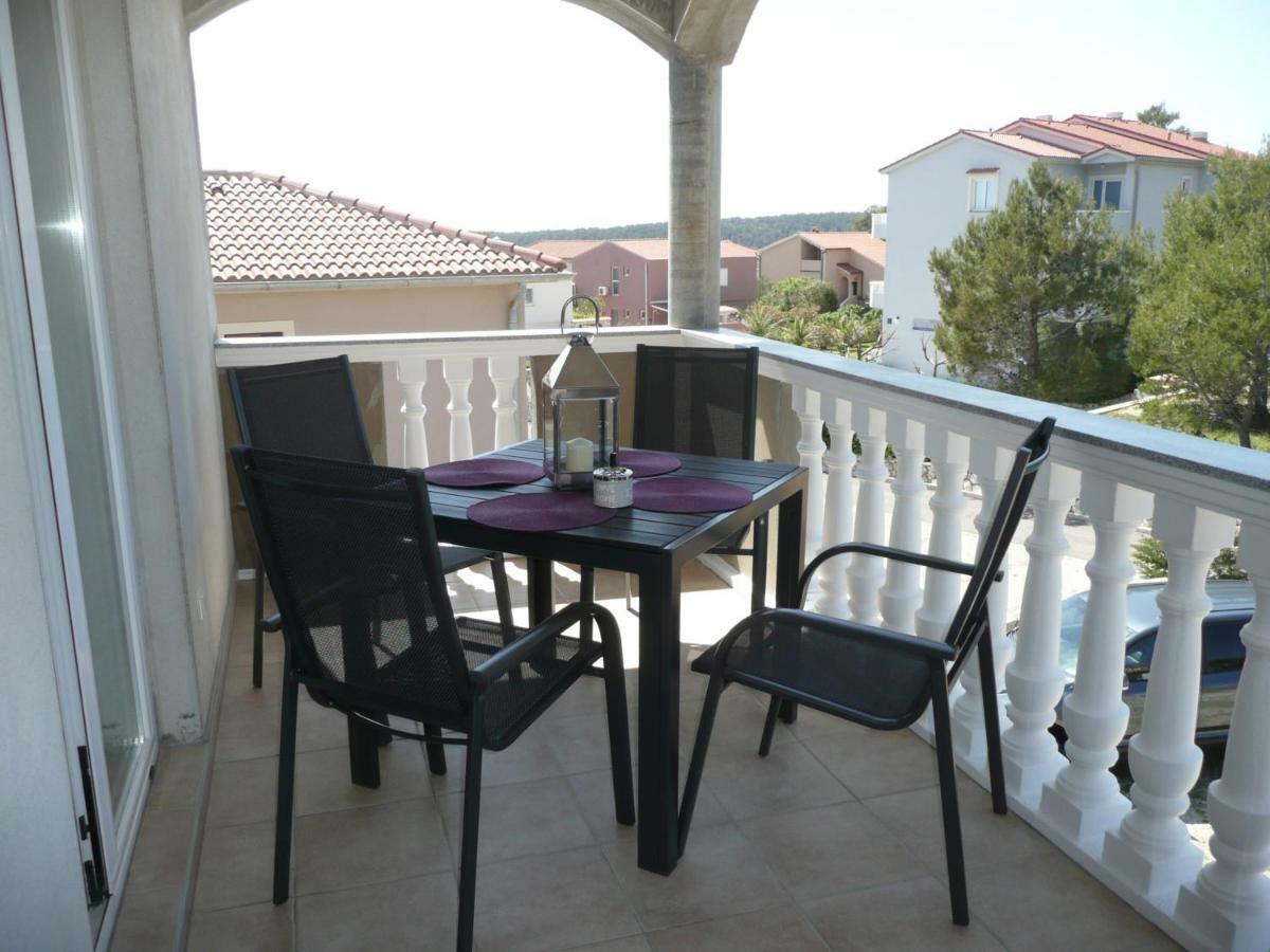 Apartments Rafaela Barbat na Rabu Exterior photo